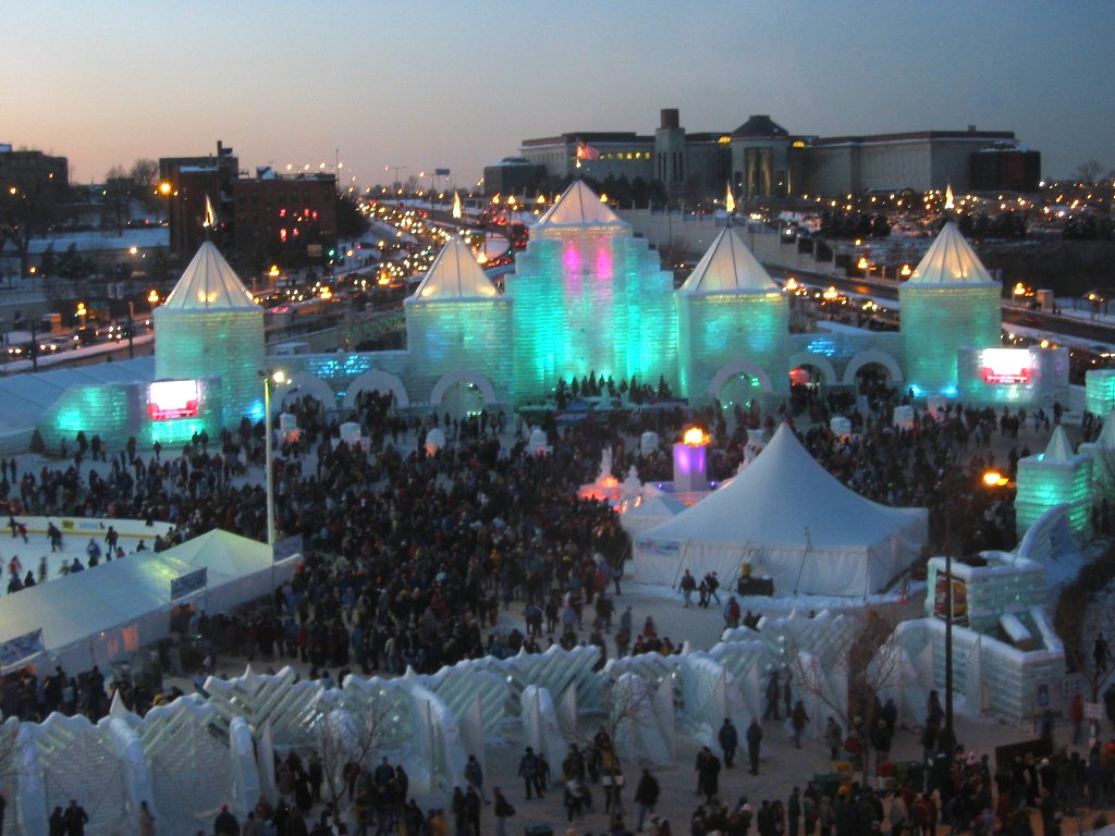2004_Winter_Carnival_Ice_Castle_(night)